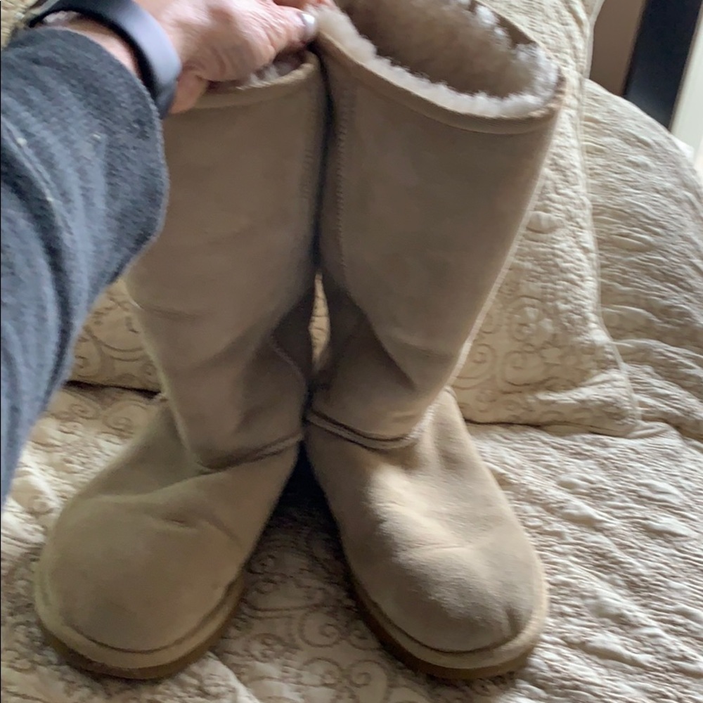 UGGS